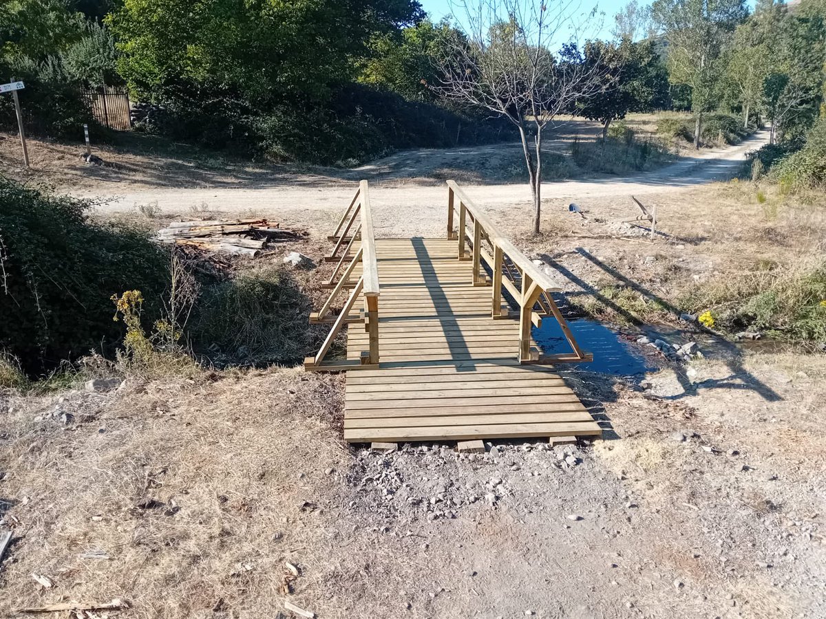 🛠️ Gracias al retén R-11 de Ezcaray por arreglar el puente de Menárez.
Una actuación sencilla pero clave para mejorar la seguridad y el acceso en nuestros caminos rurales. 👏🌿
#Ezcaray #ReténR11 #InfraestructurasRurales