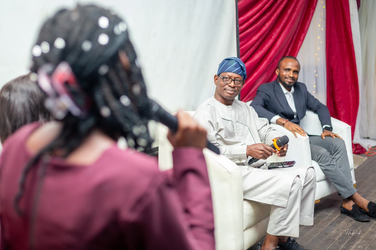 AmusaDamilola_'s tweet image. Full-circle moment! I was a panelist at the UNILAG NIMELSSA Symposium with my former lecturer Mrs. Oremosu &amp;amp; Dr. Raheem of NIMR.

We explored the D.MLS transition.

Whatever your title, stay valuable &amp;amp; visible.

#Gratitude #MLS #NIMELSSA