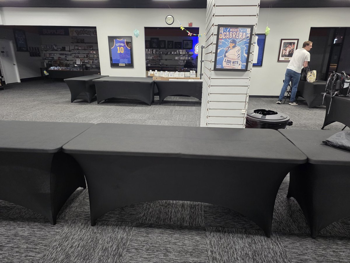 If anyone that was at Smash Town 5 has seen a switch case that has red containers with miitopia, super Mario party jamboree, Mario party super stars and super Mario 3d world. Please let me know. Those are my games and case.