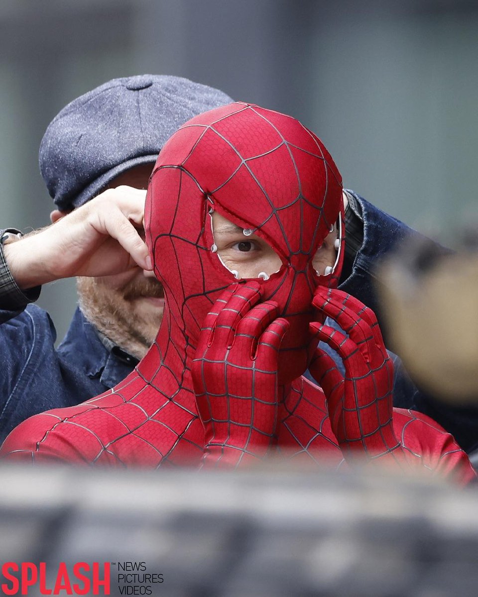 MrWoku's tweet photo. Nuevos vistazos de Tom Holland con el nuevo de traje en el set de grabación de #SpiderManBrandNewDay ! 🕷️🕸️❤️
#SpiderMan #TomHolland #MarvelStudios #SonyEntertainmentTelevision https://t.co/mQWxGyAdhj