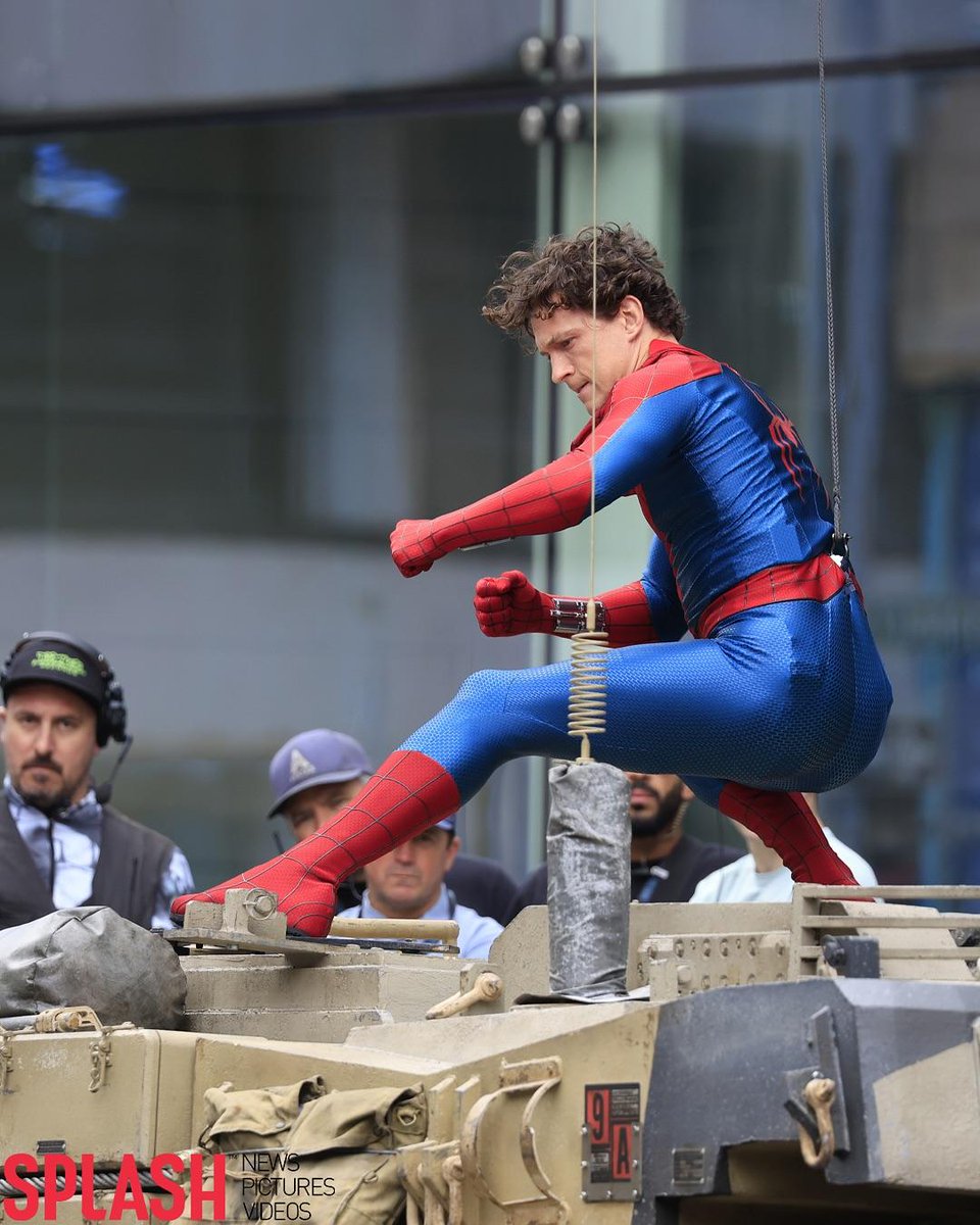 MrWoku's tweet photo. Nuevos vistazos de Tom Holland con el nuevo de traje en el set de grabación de #SpiderManBrandNewDay ! 🕷️🕸️❤️
#SpiderMan #TomHolland #MarvelStudios #SonyEntertainmentTelevision https://t.co/mQWxGyAdhj