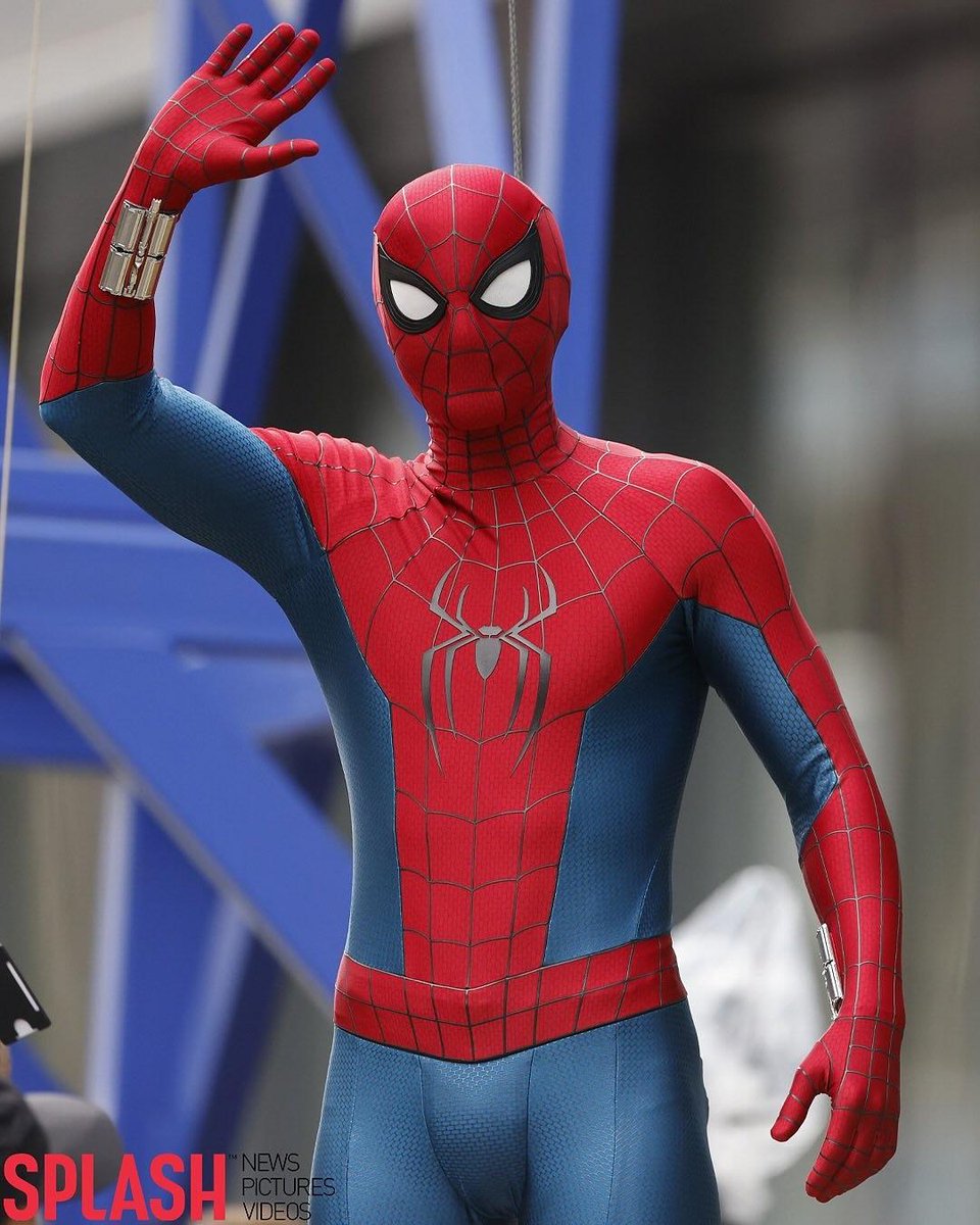 MrWoku's tweet photo. Nuevos vistazos de Tom Holland con el nuevo de traje en el set de grabación de #SpiderManBrandNewDay ! 🕷️🕸️❤️
#SpiderMan #TomHolland #MarvelStudios #SonyEntertainmentTelevision https://t.co/mQWxGyAdhj