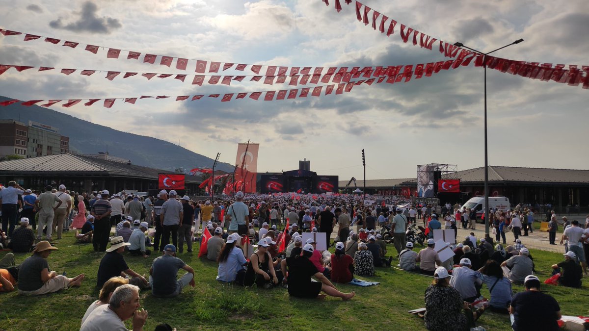 Puhahahaahahhahahahaha

İyi parti ve zafer partisi çökmüş 6 parti bir araya gelmiş toplanamamışlar