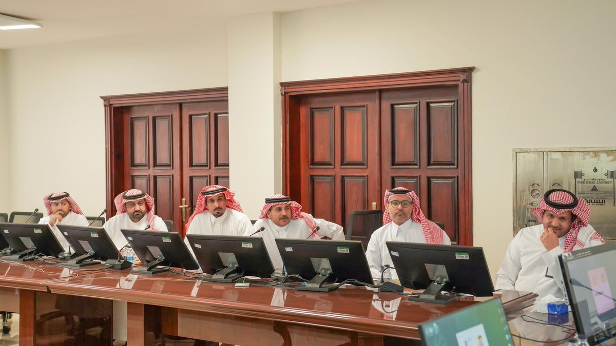 بحضور وفد من وزارة البلديات والإسكان، أقامت #أمانة_منطقة_الجوف ورشة عمل افتراضية بعنوان "تعزيز الرقابة والشفافية والإفصاح"، وذلك ضمن جهود الأمانة لرفع كفاءة العمل الرقابي وتمكين إدارات المراجعة الداخلية بالأمانة والبلديات التابعة .