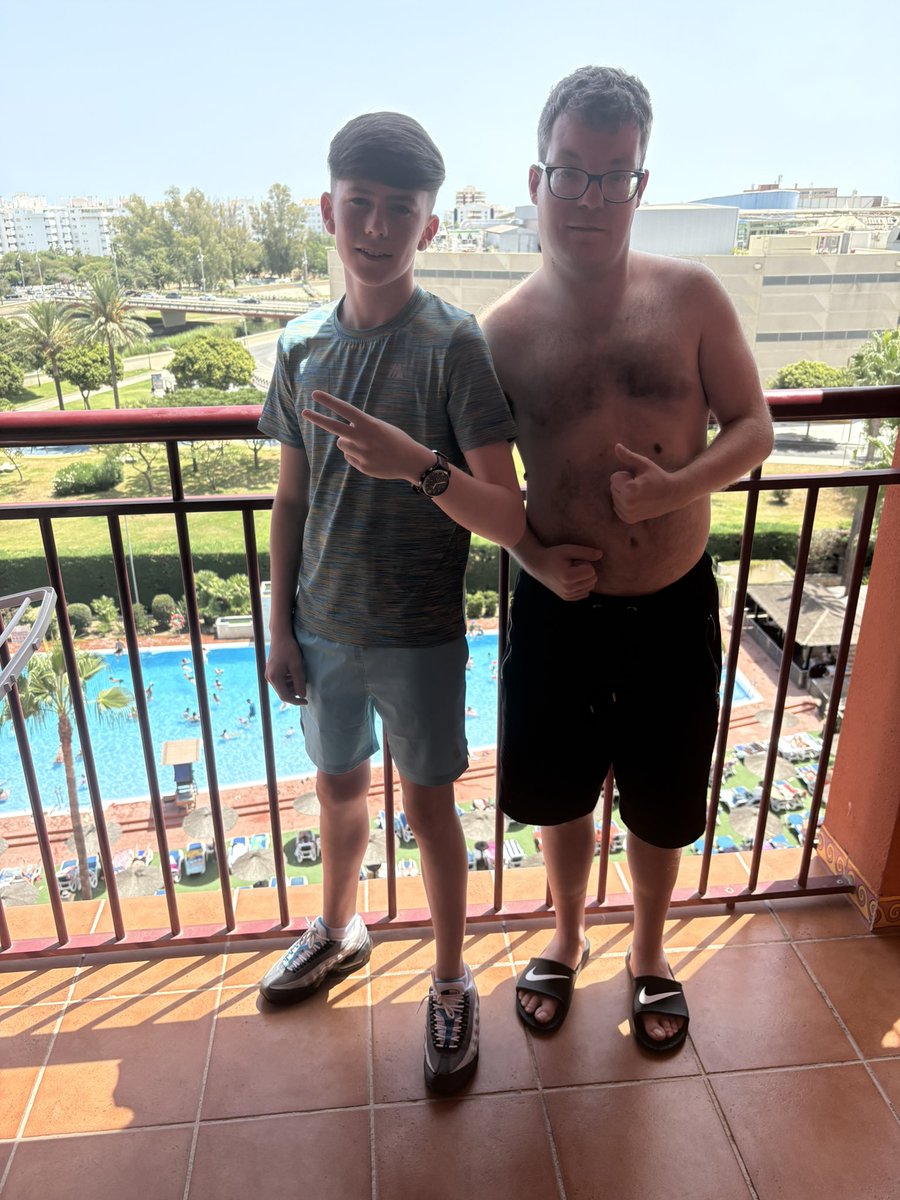 Duff260Lu's tweet photo. First family pics of the trip https://t.co/YPhwkTJSel