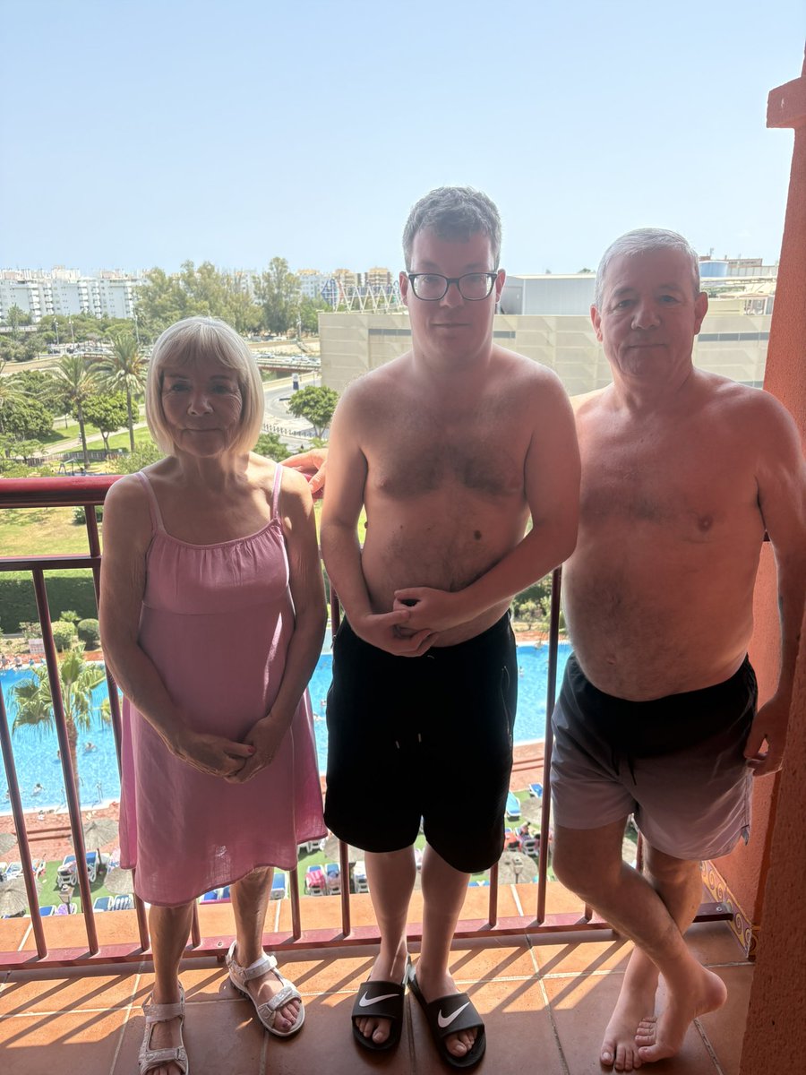 Duff260Lu's tweet photo. First family pics of the trip https://t.co/YPhwkTJSel