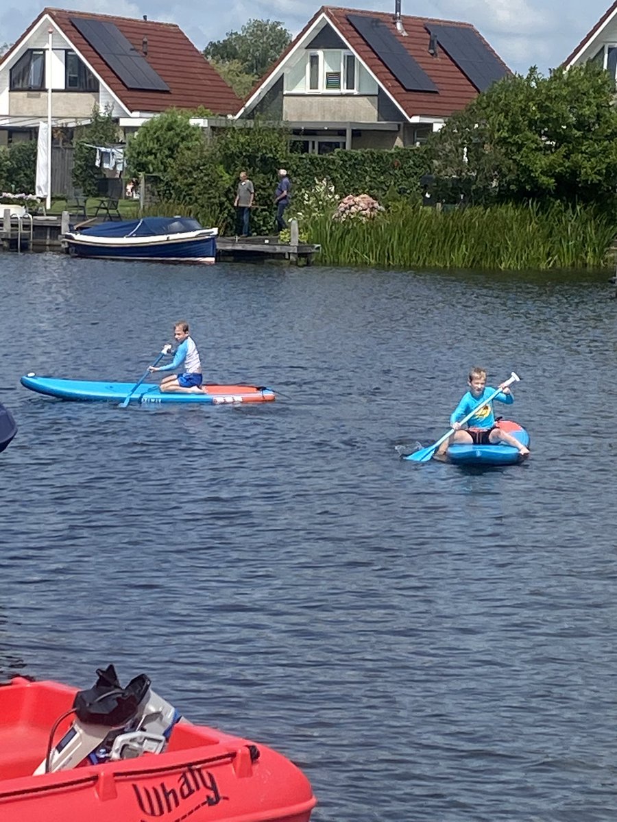 Weer top-logees, gezin met 3 kleinzonen. Varen, zeilwedstrijden kijken, Hitster spelen, gezelligheid de hele dag tot laat in de avond.