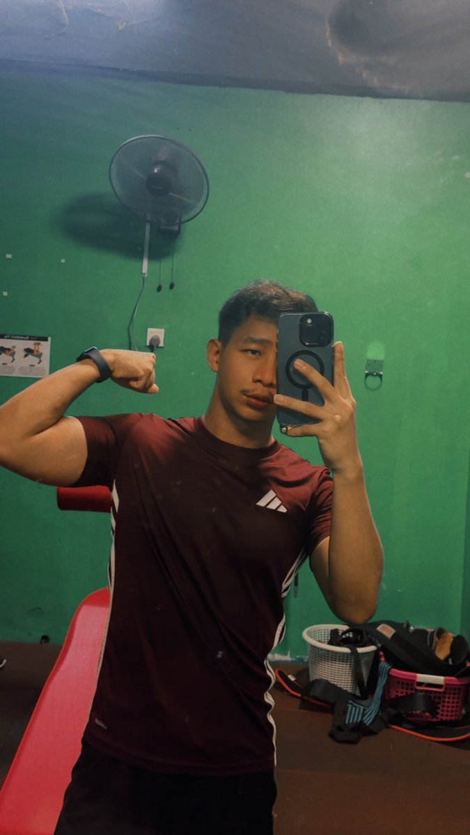HardyViiM's tweet photo. Red or Blue? can we date , for me and you? https://t.co/j6FYLRolyj