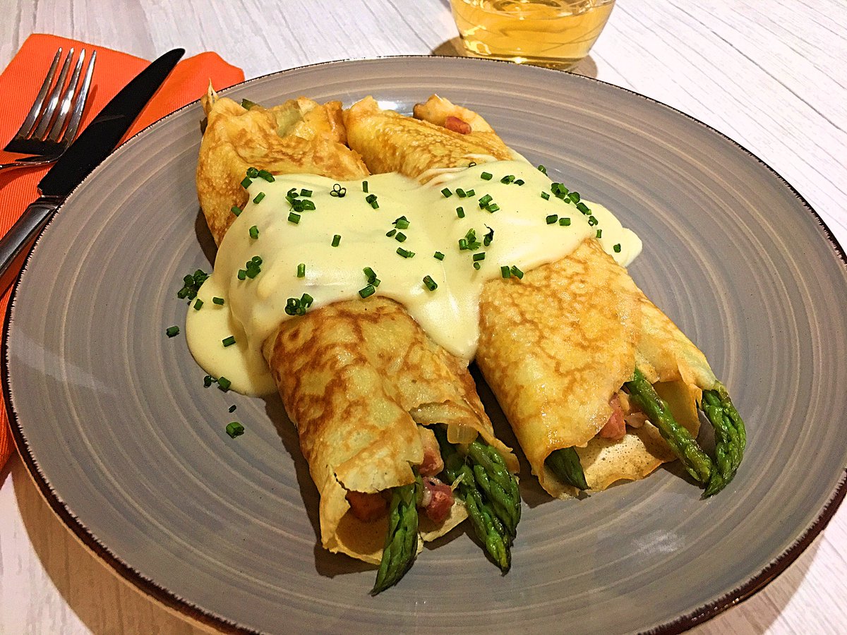 clubfoody1's tweet photo. Today is #HamDay🐖
Ham & Asparagus Crêpes with Cheese Sauce... OMG! 🤯
(check out my next post👆 & the previous ones 👇 for more ham recipes)

#YouTube 📽️: https://t.co/3eHz3XTNgK
RECIPE ➡️: https://t.co/NNgH7p9IcK

@EventGuideToday @DiningGuide2Day #RecipeOfTheDay