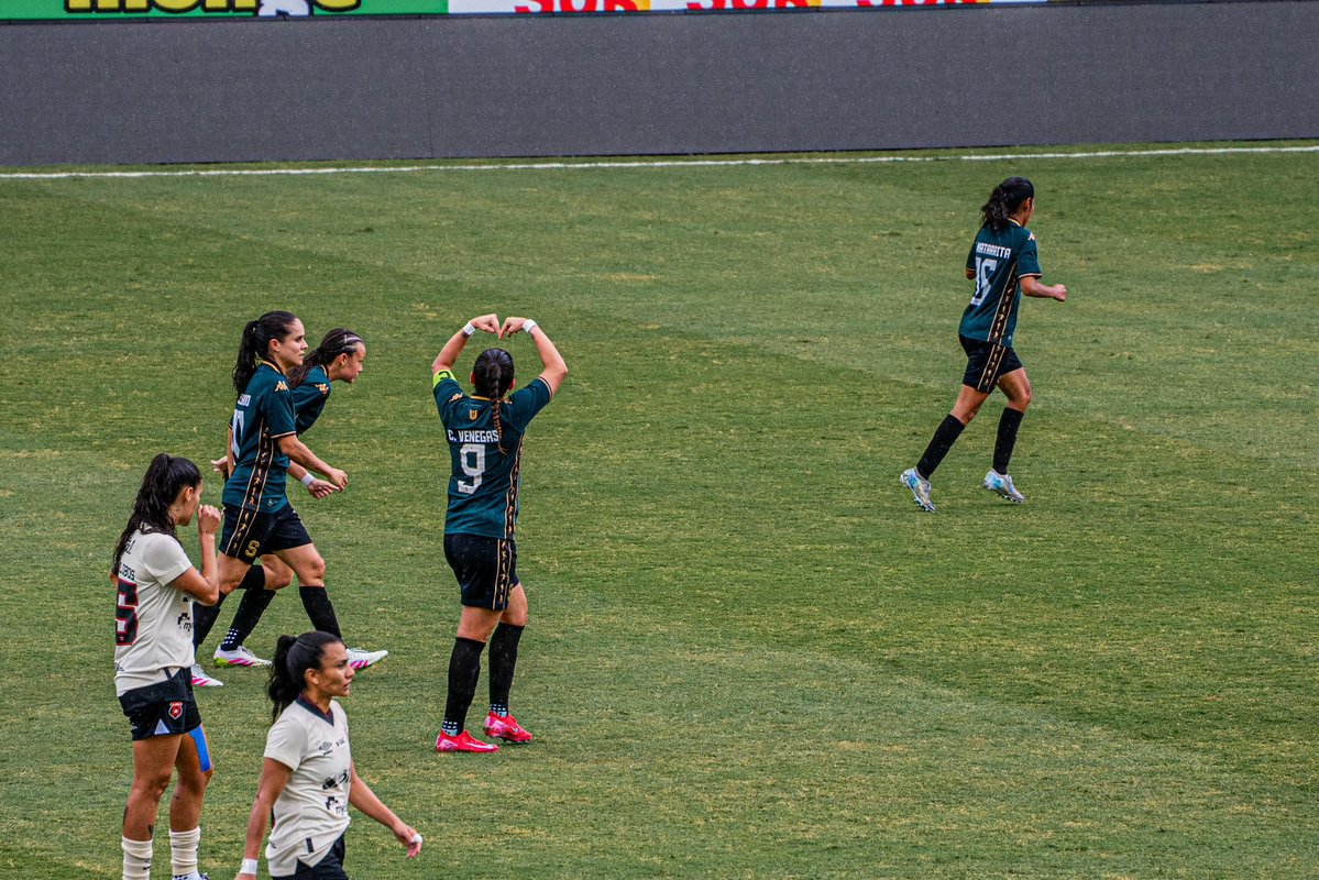 Al terminar el primer tiempo del Clásico Femenino, Saprissa FF y Alajuelense igualan 1-1 💜

⚽️ Gol Morado: Carolina Venegas