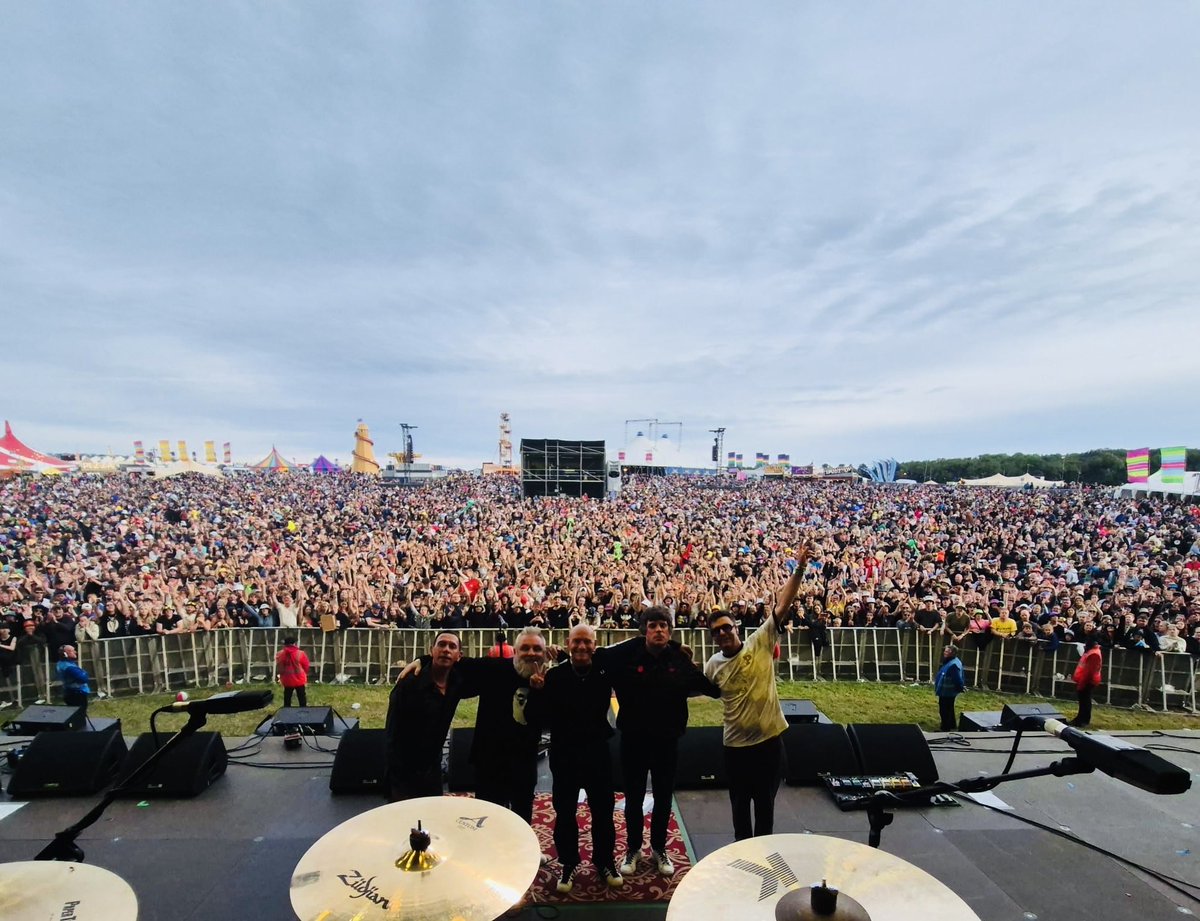 shedseven's tweet image. Massive crowd turnout for us at Y-Not Festival …. Just phenomenal! What a feeling.