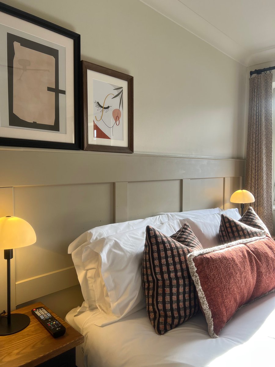 worplesdonhotel's tweet image. What’s better than a pub? A pub with rooms 💤

Book one of our boutique rooms for your next visit with us to make it extra special. The best part is we’re dog friendly too, so your pup can also enjoy the stay! 

@youngsrooms #pubwithrooms #worplesdon #staycations #countryescape