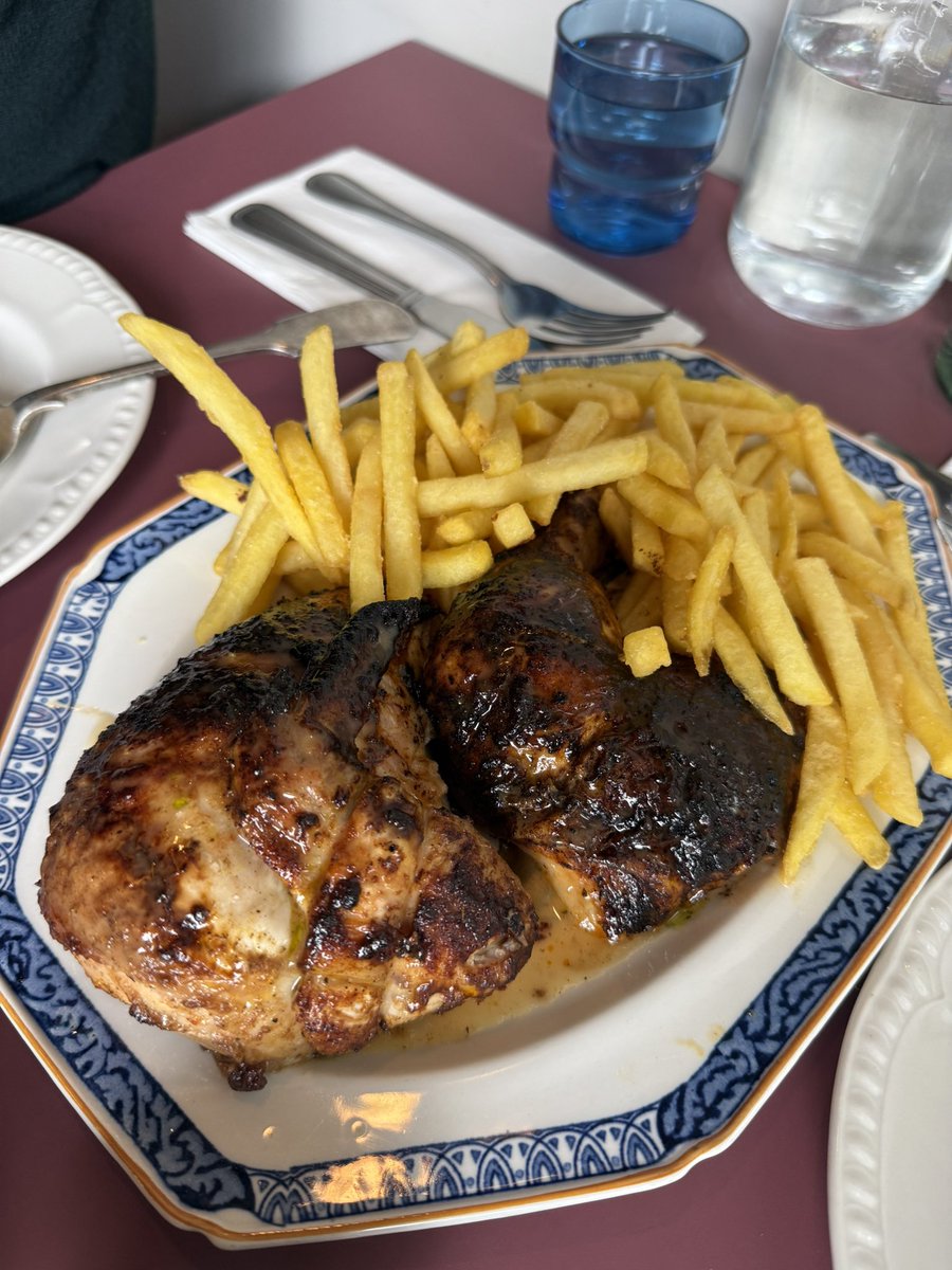 FoodInLondon_'s tweet image. Really great chicken with chips at Norbert’s in London instagram.com/p/DM5tmcZNW7l/…