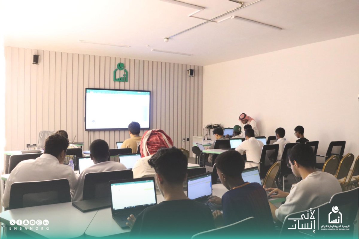 يواصل " صيف إنسان " فعالياته،  ويشهد تفاعلًا مميزًا من أبناء #إنسان عبر دورات تدريبية وأنشطة ترفيهية تهدف لصقل المهارات وتنمية المواهب 
#لاني_إنسان 
#صيف_إنسان