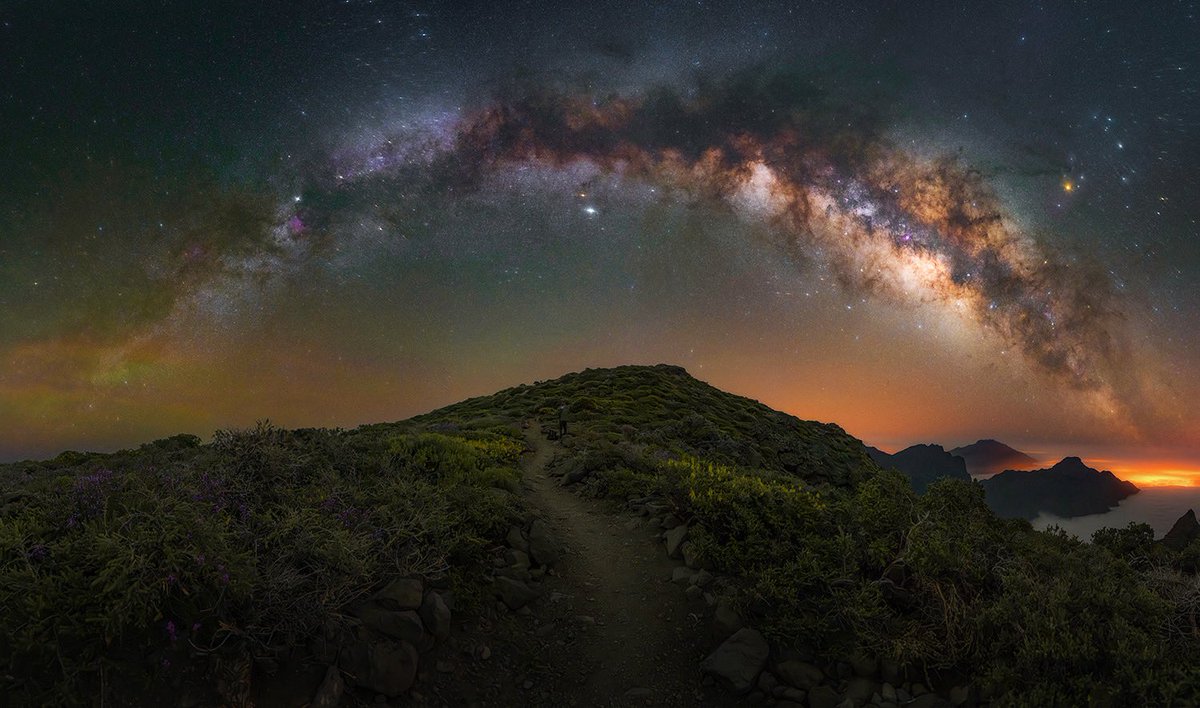 Estas son 3 fotos que he hecho en La Palma estas últimas semanas, sin duda bajo uno de los mejores cielos nocturnos del mundo ✨✨