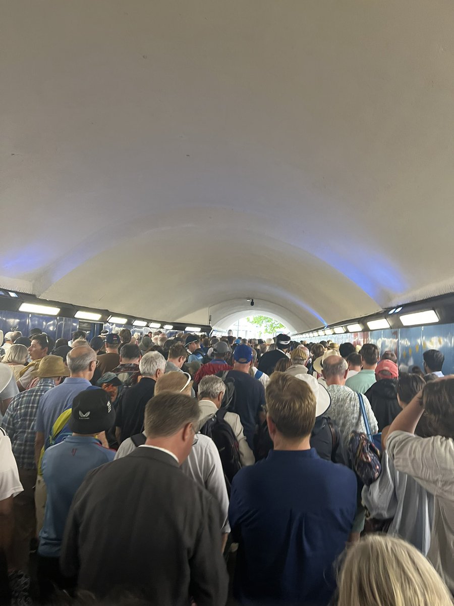 RossStill's tweet photo. @SW_Help Your staff are causing severe congestion to the public footpath in Vauxhall. Members of the public which are not participating in your business are being delayed for no reason. @lambeth_council 

See it. Say it. Sort it out. https://t.co/X0HmjbrH4z