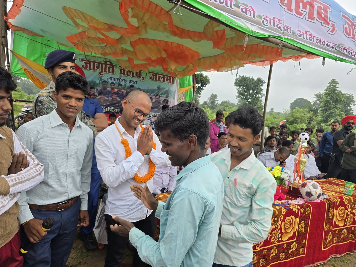 न्यु जागृति क्लब जलमा लावालौंग मे फुटबॉल टूर्नामेंट का उद्घाटन करते समय सम्मानित मंच को संबोधित किया ।
खिलाड़ियों और खेल प्रेमियों को अपनी प्रतिभा को जिला स्तर पर नहीं बल्कि राज्य स्तर पर विखरे  और बेहतर प्रदर्शन करने को कहा और उनके उज्जवल भविष्य का कामना किया।
<a href="/JmmJharkhand/">Jharkhand Mukti Morcha</a>