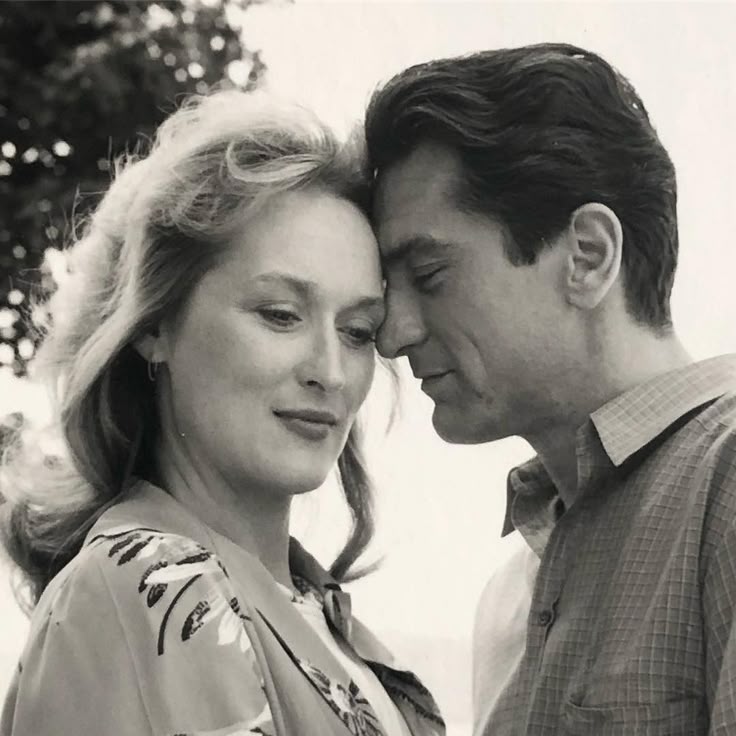 Ti ho sotto la pelle
Ti ho nel profondo del mio cuore
Sei così nel profondo del mio cuore, sei davvero una parte di me

Lady Gaga
Tony Bennett #NatiOggi

#RaccontodellaSera

Innamorarsi
Robert De Niro e Meryl Streep