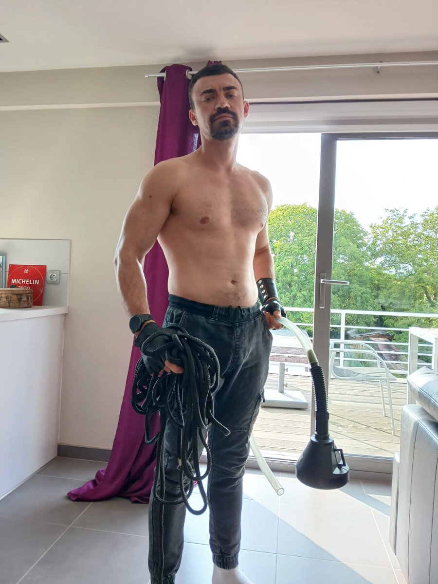 MasterRaymondd's tweet image. #findom #cashmaster #leather