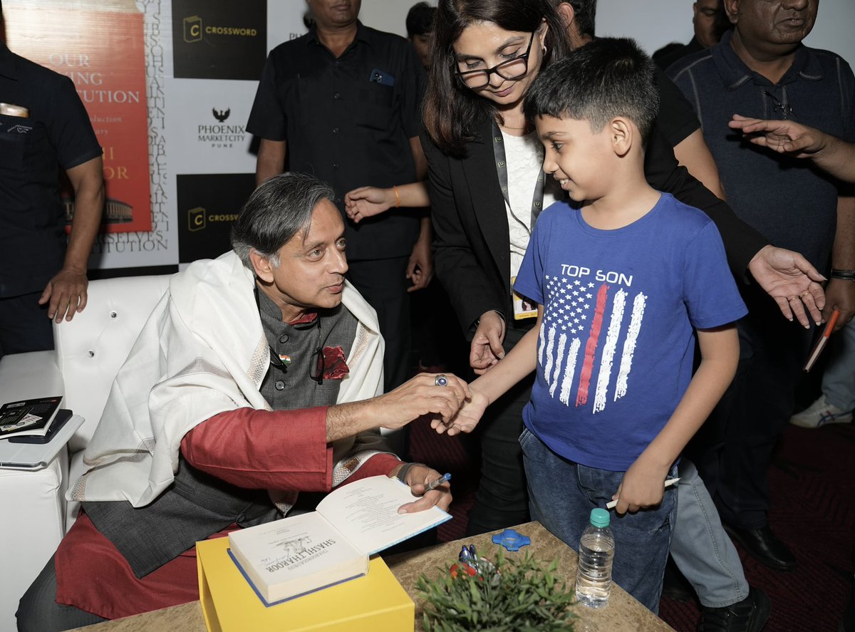 crossword_book's tweet image. The inimitable @ShashiTharoor at the Crossword Book-A-Thon! Discussing Our Living Constitution &amp;amp; his dedication to public service, his insights were nothing short of inspiring.

#AuthorMeet