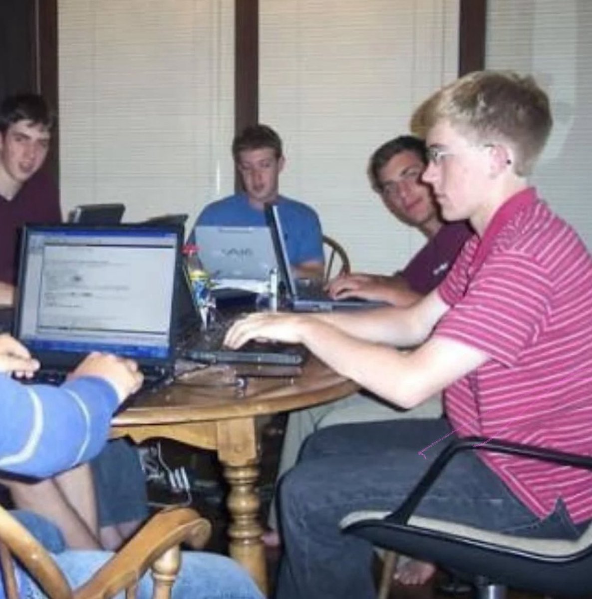 sdrCodes's tweet image. Thing&apos;s i need - this kinda friend circle