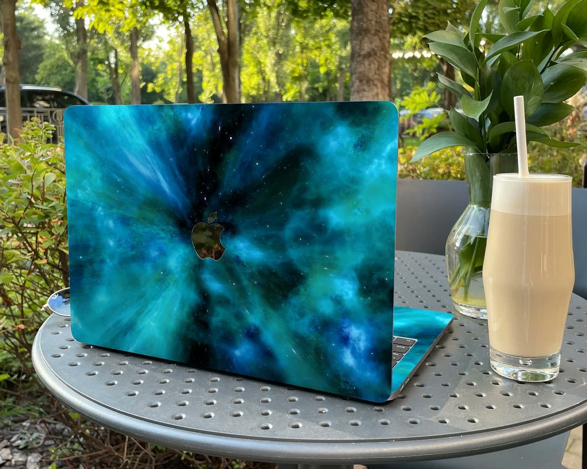 Skins4allbyLuis's tweet image. Mach ein Statement mit unserem "Time Travel" MacBook Skin! Erhältlich für alle Modelle und nur 23,00 CHF. Verpasse nicht die Chance, dein MacBook zu personalisieren! Jetzt kaufen: wix.to/Q0XeM6S #MacBookSkin #TechStyle