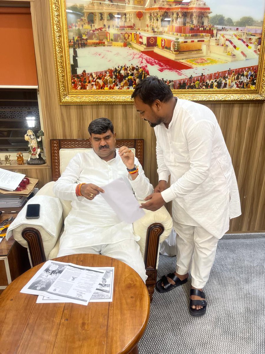 #अभिभावक 
#भारतीय जनता पार्टी उत्तर प्रदेश के संगठन महामंत्री हमारे अभिभावक आदरणीय धर्मपाल जी भाई साहब से शिष्टाचार भेंट...<a href="/aksharmaBharat/">A K Sharma</a> <a href="/amritabhijat/">Amrit Abhijat</a> <a href="/AmitShah/">Amit Shah</a> <a href="/dm_sitapur/">DM Sitapur</a> <a href="/CdsupjnOrg/">Construction & Design Services,UP Jal Nigam(Urban)</a> <a href="/CMOfficeUP/">CM Office, GoUP</a> <a href="/dm_sitapur/">DM Sitapur</a> <a href="/myogiadityanath/">Yogi Adityanath</a> <a href="/myogioffice/">Yogi Adityanath Office</a> <a href="/UPGovt/">Government of UP</a> <a href="/PMOIndia/">PMO India</a>