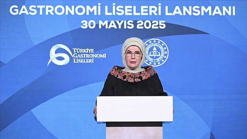 Mustafa YÜCEL (@mstfycell) on Twitter photo Meslek öğretmenleri olarak hedefimiz, hızla gelişen ve değişen dünyada gastronomi alanında rekabet edebilecek nitelikte ve donanımda güçlü bireyler yetiştirmektir.
<a href="/Yusuf__Tekin/">Yusuf Tekin</a> <a href="/CelileErenOKTEN/">Celile Eren ÖKTEN</a> <a href="/tcmeb/">Millî Eğitim Bakanlığı</a> <a href="/tcmeb_mtegm/">Meslekî ve Teknik Eğitim Genel Müdürlüğü</a> <a href="/meb_ogm/">Ortaöğretim Genel Müdürlüğü</a>
#YiyecekİçecekÖğretmenliği500Kontenjan Meslek öğretmenleri olarak hedefimiz, hızla gelişen ve değişen dünyada gastronomi alanında rekabet edebilecek nitelikte ve donanımda güçlü bireyler yetiştirmektir.
<a href="/Yusuf__Tekin/">Yusuf Tekin</a> <a href="/CelileErenOKTEN/">Celile Eren ÖKTEN</a> <a href="/tcmeb/">Millî Eğitim Bakanlığı</a> <a href="/tcmeb_mtegm/">Meslekî ve Teknik Eğitim Genel Müdürlüğü</a> <a href="/meb_ogm/">Ortaöğretim Genel Müdürlüğü</a>
#YiyecekİçecekÖğretmenliği500Kontenjan