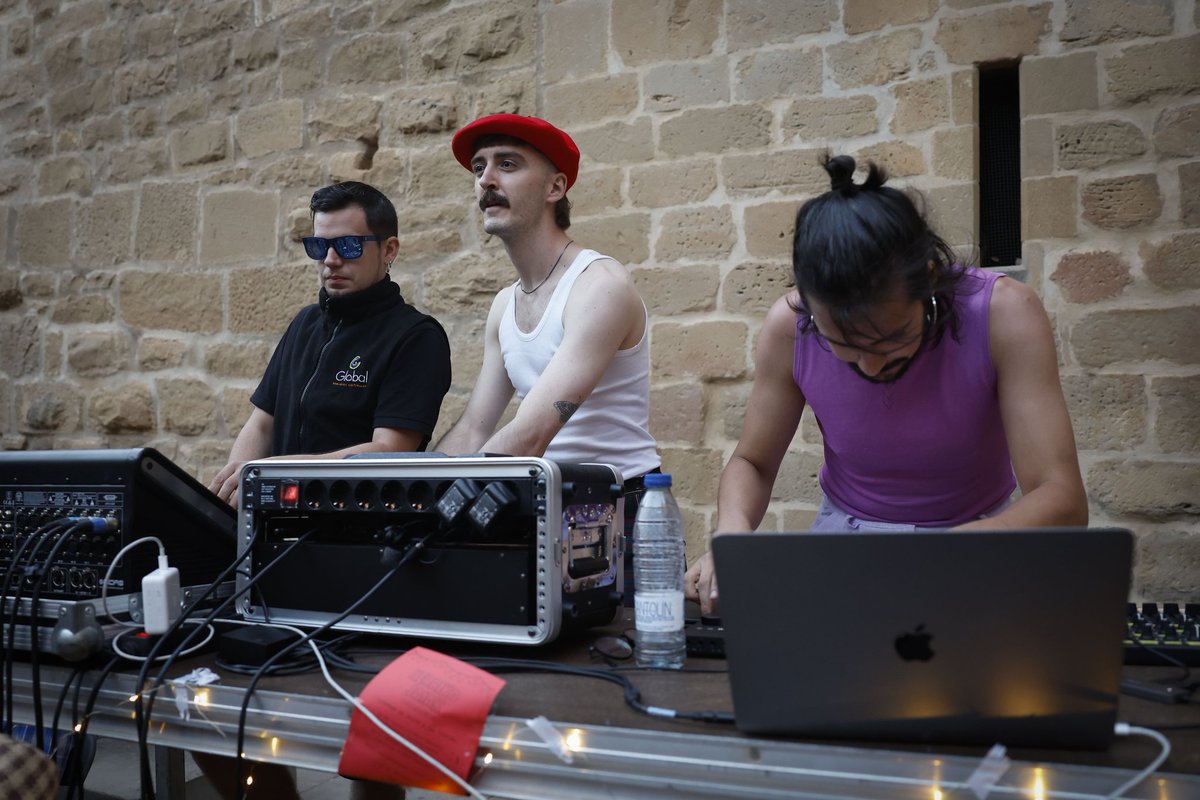 🎭 Festival de Teatro de Olite / Erriberriko Antzerki Jaialdia

🔴 ENBOR(R)RAK 
Harreman

📷 <a href="/villar_lopez/">alfonso villar lopez</a>
#TeatrOlite2025 <a href="/fundbaluarte/">Fundación Baluarte</a>  #navarra #nafarroakokultura #nafarroa #culturanavarra