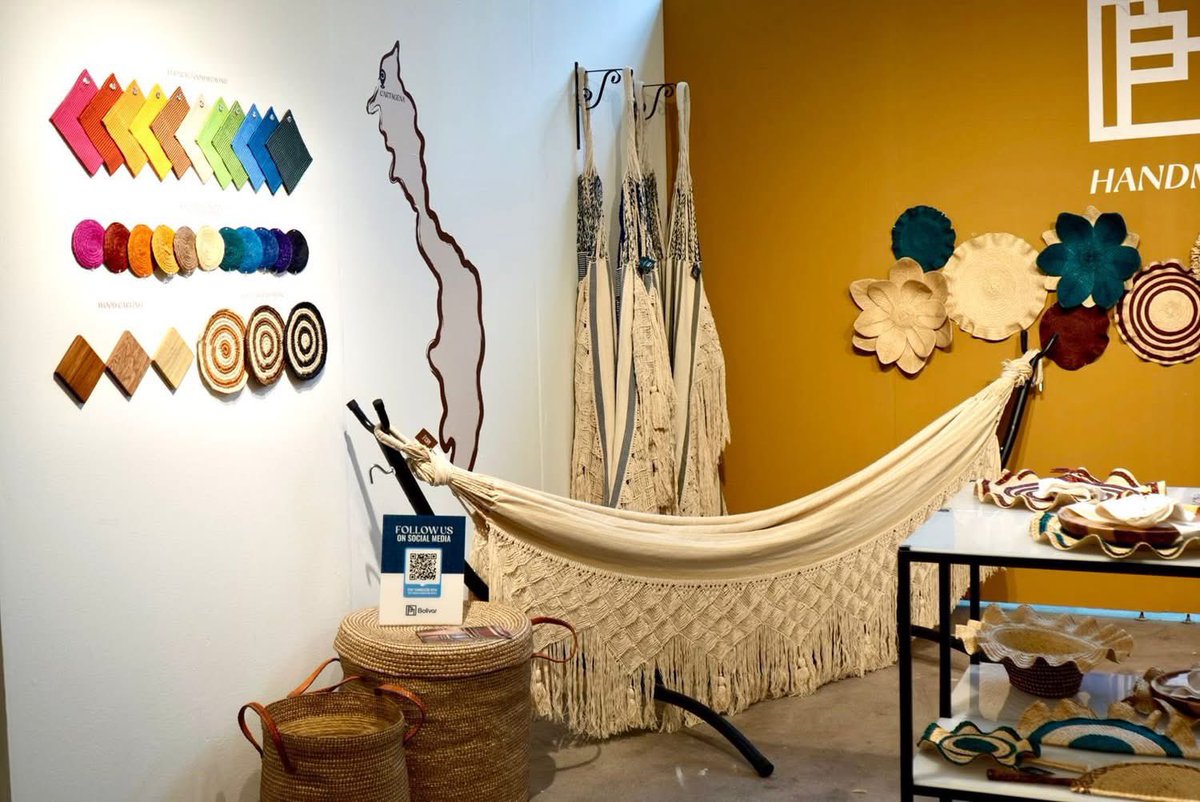 💙✨ Así luce Bolívar en Nueva York ✨💙

¡Por primera vez, nuestro talento artesanal brilla en una feria internacional!

🏺 Filigrana, telar vertical, talla en madera, totumo y mucho más. Hasta el 5 de agosto.

📍Starrett-Lehigh Building | Piso 3 · Stand A154

#MarcaBolívar