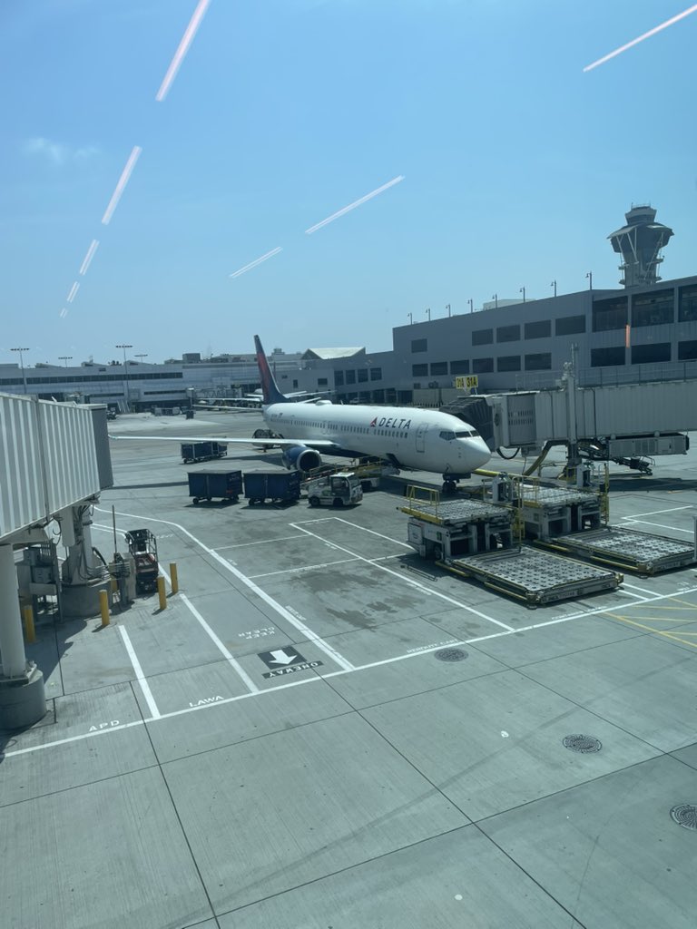 ✈️ to Vegas
Time for Bsides &amp; DEFCON! 
Gonna be there till Sunday 🎉