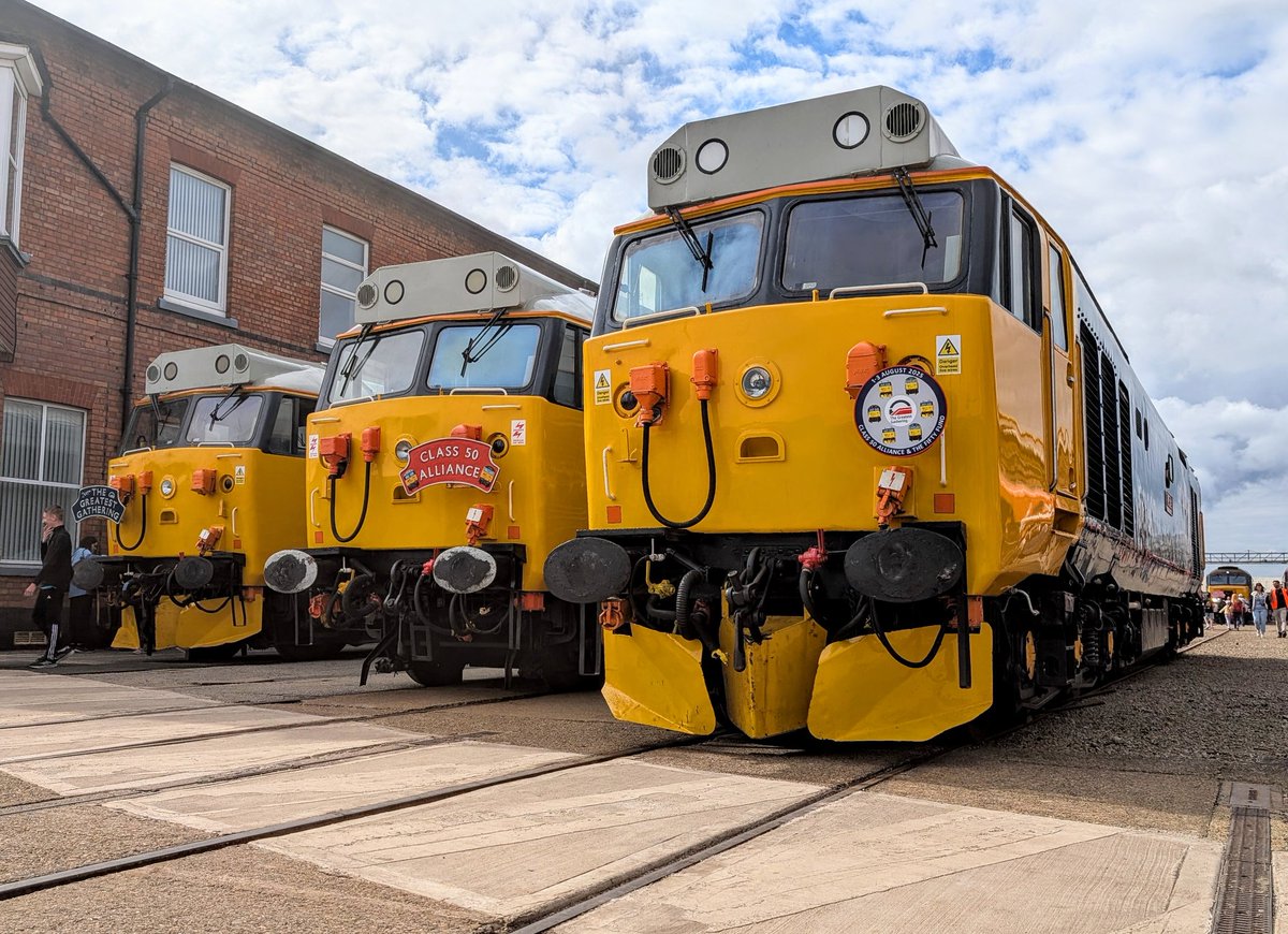 DownOnTheStour's tweet image. Hoover line up at the GG 🔥

Plenty of Hoovers on display at the Gathering include 035/044 in the promotional vinyls which were rather decisive for some 😅

#DOTS #GreatestGathering #class50 #hoovers #derby #litchurchlane