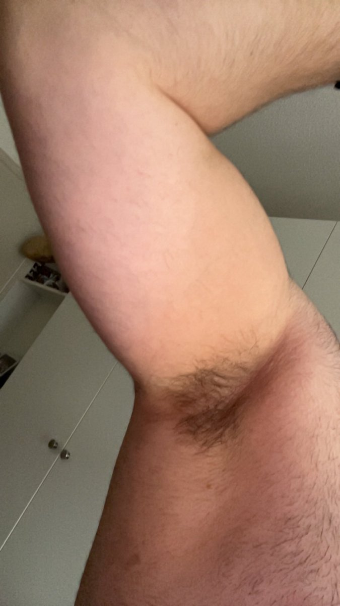 FootMaster_Adam's tweet photo. armpits after gym i bet ur sniffing ur phone screen so hard. also send losers 💸

#armpits
#finsub
#fetish https://t.co/hBqNJ4OX77