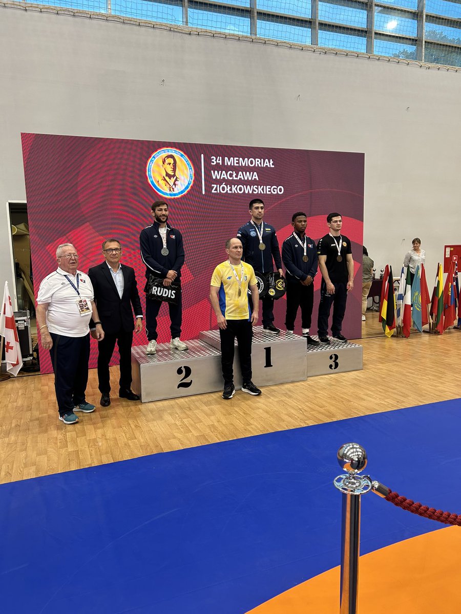 Cornell Wrestling (@bigredwrestling) on Twitter photo Simon Ruiz won the championship🥇at the Ziolkowski in Poland at 79 kg, beating Senior World Medalist and Olympian Mykhailov in the finals.
<a href="/vArujau/">Vito Arujau</a> took 🥈after a 5-4 final
🇺🇸🇺🇸🇺🇸
📷 <a href="/Kellenrussell41/">Kellen Russell</a> Simon Ruiz won the championship🥇at the Ziolkowski in Poland at 79 kg, beating Senior World Medalist and Olympian Mykhailov in the finals.
<a href="/vArujau/">Vito Arujau</a> took 🥈after a 5-4 final
🇺🇸🇺🇸🇺🇸
📷 <a href="/Kellenrussell41/">Kellen Russell</a>