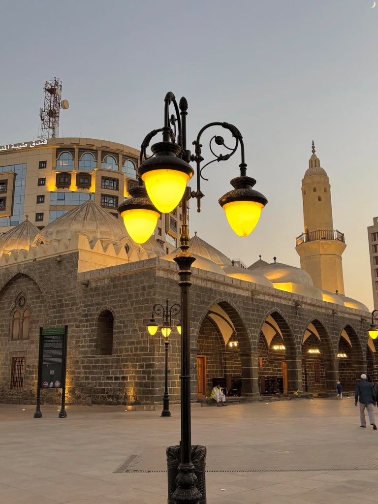 t_3r0's tweet photo. هُنا السلامُ يُعاشُ لاَ يُحكى..هنا المدينة المنورة 🤍 https://t.co/KTXiEc8prt