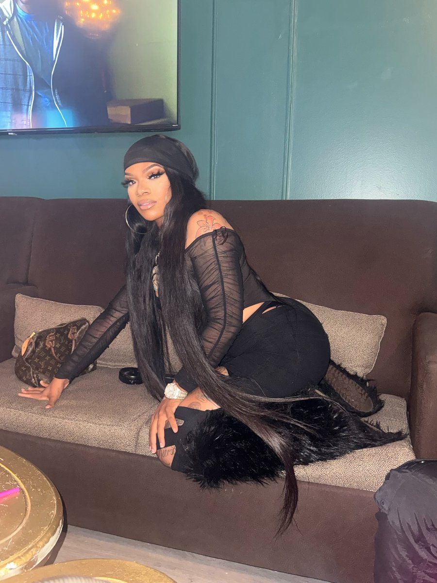 missprincessatl's tweet photo. " I dnt spin the block n.gga i RE-ROUTE 🖤🖤😝" 

#MISStress💋
#ThePrincessOfRap🎤👑🦄

#fyp #explore #slay #hood https://t.co/OCOmjimUnd