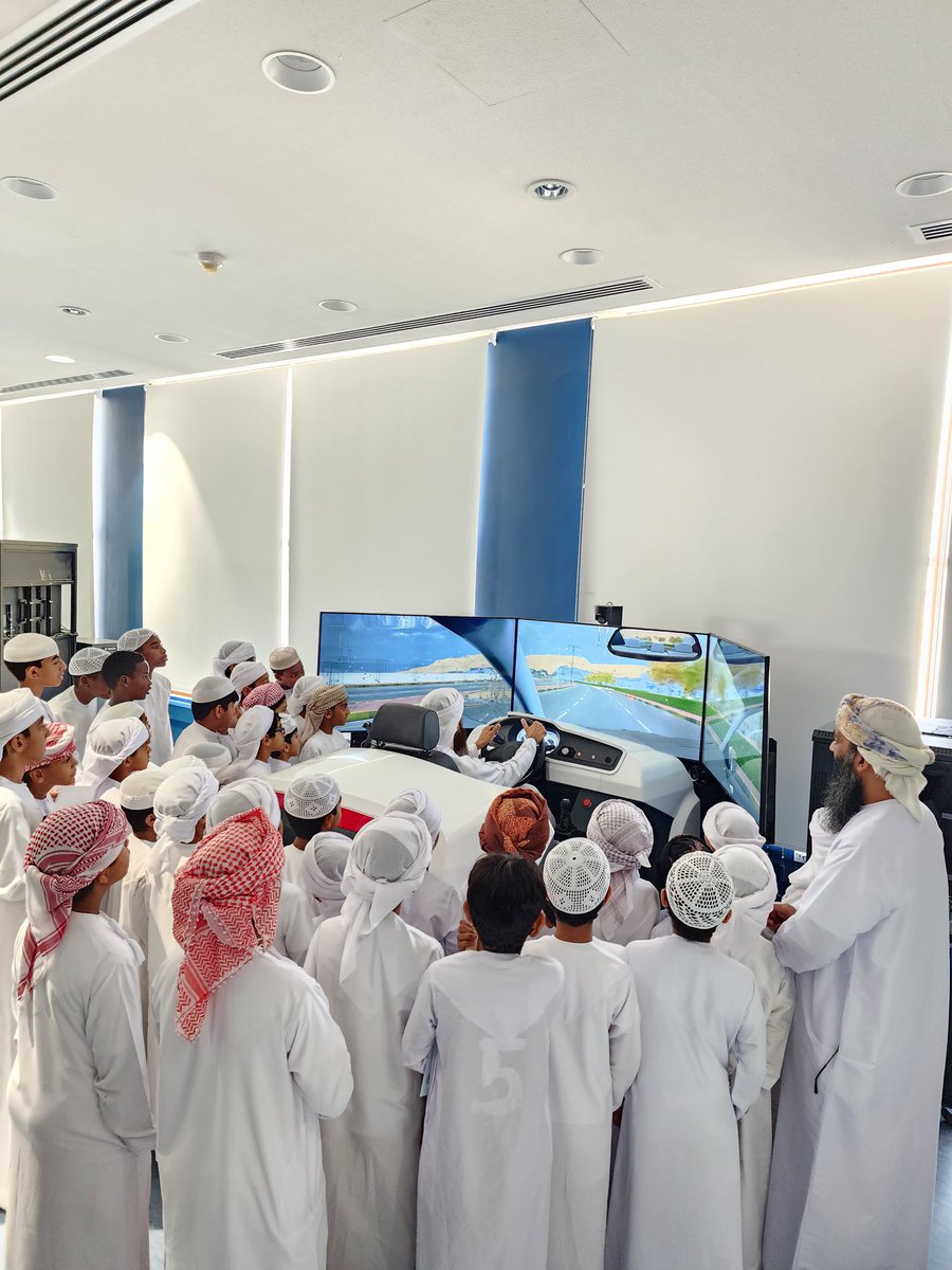 ضمن فعاليات المراكز الصيفية، قام مكتب الأوقاف والشؤون الدينية بخصب ممثلا بقسم الشؤون الإسلامية بتنظيم زيارة طلابية إلى معهد السلامة المرورية بخصب، حيث تضمنت الزيارة عدة برامج تثقيفية شيقة تعنى بالسلامة المرورية وتعزيز الوعي المروري.