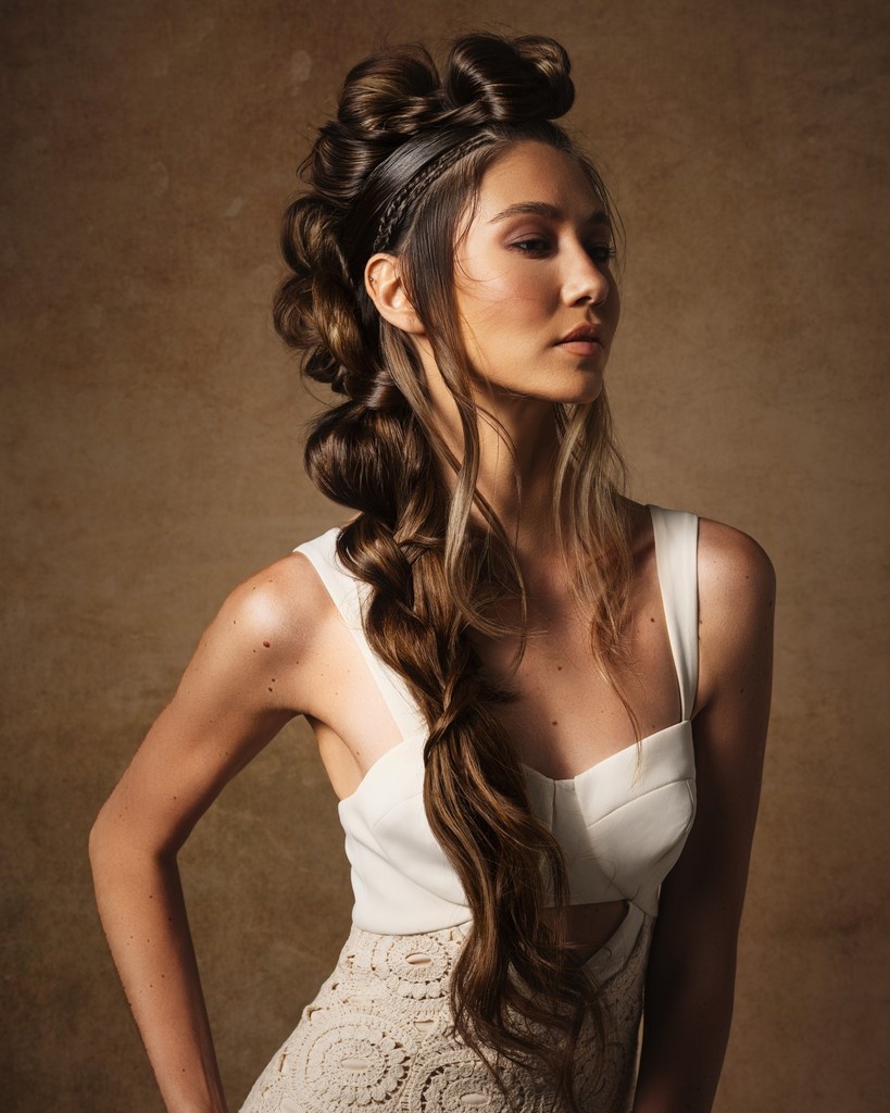 ahphair's tweet photo. Soft. Structured. Spellbinding. 💫 "Ethereal Elegance" by Galyna Poczciwinski channels the grandeur of European architecture through luxurious textures and sculpted forms. 

#AHPHair #HairArt #AvantGardeHair #HairInnovation https://t.co/68dyLjPtq9