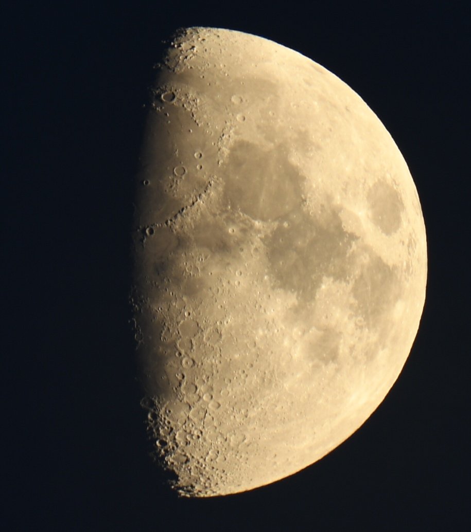 Chris Jones (@jonesy1007) on Twitter photo Forgot to post this, but Saturday evenings waxing gibbous moon, 62% lit
#moonhour <a href="/MoonHourSocial/">#MoonHour™️Social</a> <a href="/ThePhotoHour/">#ThePhotoHour</a> Forgot to post this, but Saturday evenings waxing gibbous moon, 62% lit
#moonhour <a href="/MoonHourSocial/">#MoonHour™️Social</a> <a href="/ThePhotoHour/">#ThePhotoHour</a>