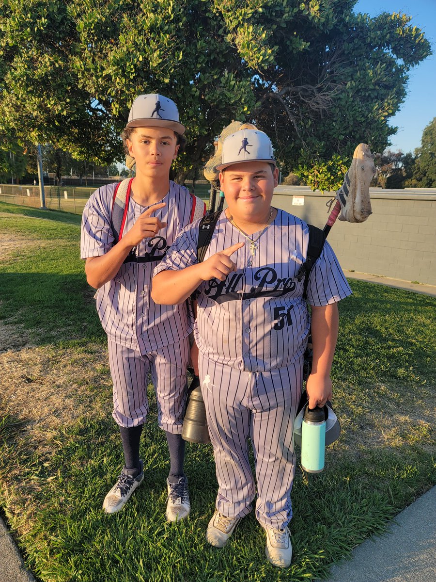 NaimAssadII's tweet image. One of my best friends @Kiki_calvo25 and I after a game with @SSMathletics (17u All Pro High School summer team) in Fairfield, CA. 

#allpro #summerball #workdifferent