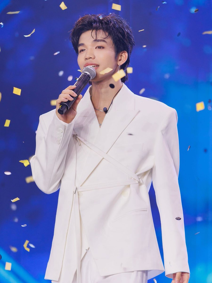 wlskwud_'s tweet photo. how beautiful he is.

#LeBinTheVi #Lezii https://t.co/IjaU7b2WVm