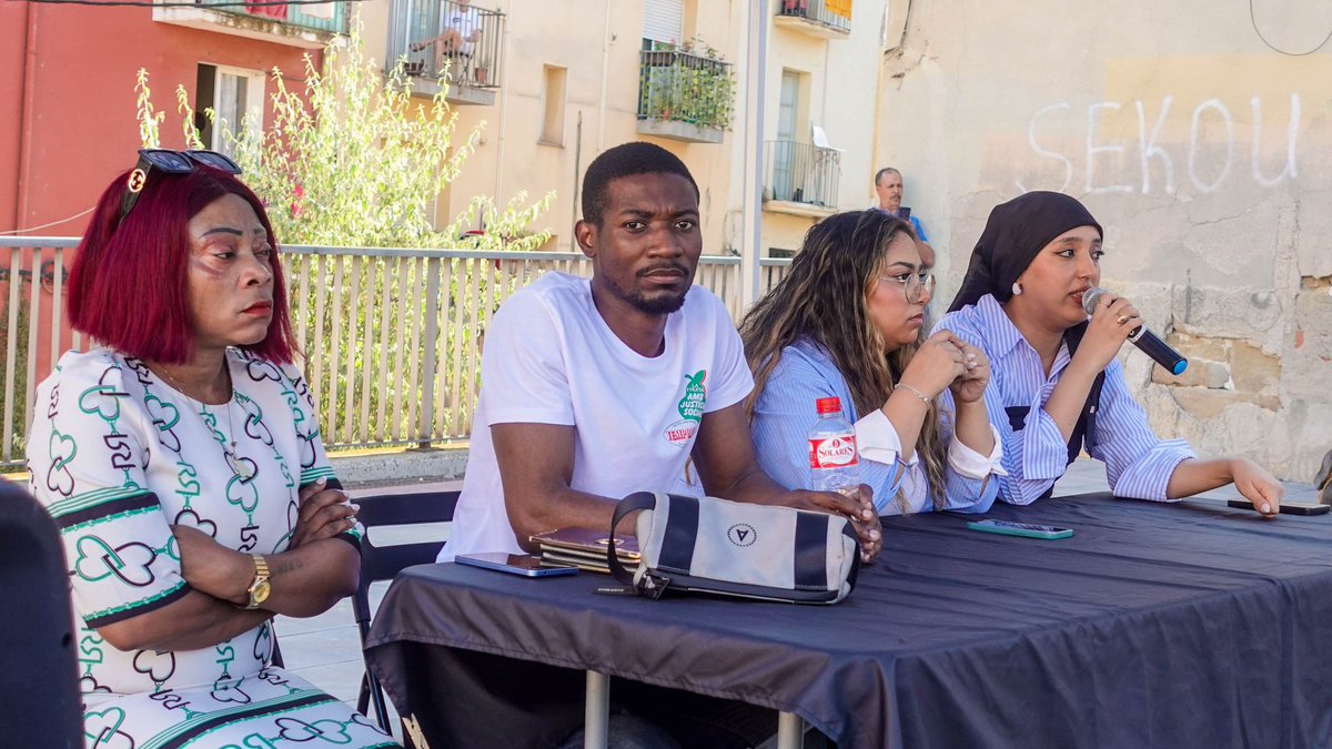 El dia que les treballadores —la majoria migrades del Sud global— es plantin i diguin prou, la fruita es podrirà als arbres.

Ahir a #Lleida vam denunciar l’explotació i racisme, i vam fer una crida a l’autoorganització.

Drets, papers i condicions dignes.
Per a tothom. Sempre.