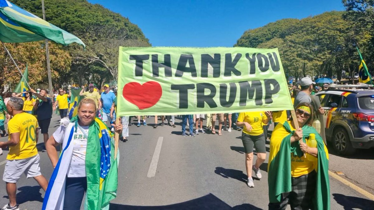 This Sunday, thousands of Brazilians took to the streets to thank Donald Trump for standing up for freedom in Brazil.

When our voices were silenced, he spoke.
Now, the people are roaring back. 🇧🇷🇺🇸