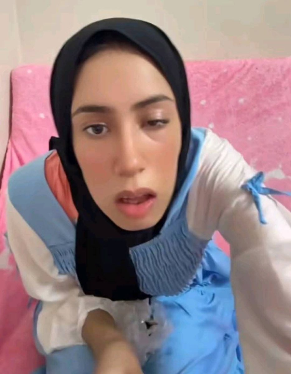 ahmedzieneldie1's tweet image. اكتر حاجه ضحكتني ف الحوار ده إن علياء اتقبض عليها امبارح اتحقق معاها وبعدين مشوها .. روحت البيت فتحت لايف قالت علياء خط احمر .. راحوا قبضوا عليها تاني