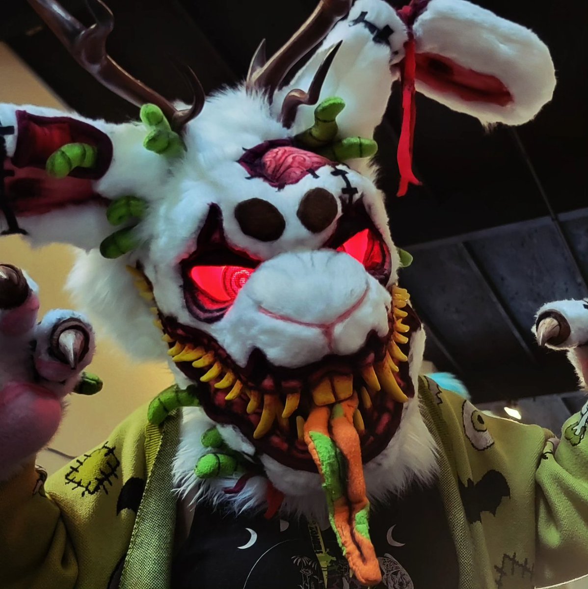 "Don't be afraid, he only bites when he's hungry"~🧌🧠💀

📸-<a href="/voidhovnd/">ｖｏｉｄ</a>