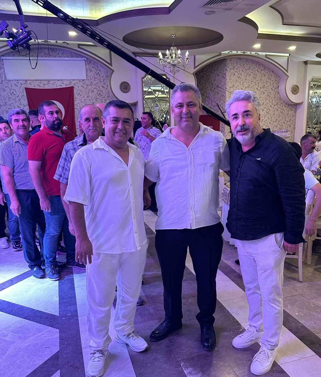 Değerli Muhtarımız Sn Ahmet Coşkun'un oğlu Hüseyin kardeşimizin düğününe katıldık.

Bu mutlu günlerinde, COŞKUN ve GÖKCEYLAN  ailelerimize hayırlı uğurlu olsun dileklerimizi sunduk.

Çiğdem &amp; Hüseyin çiftimize ise ömür boyu mutluluklar dilerken dost ve hemşerilerimizle sohbet