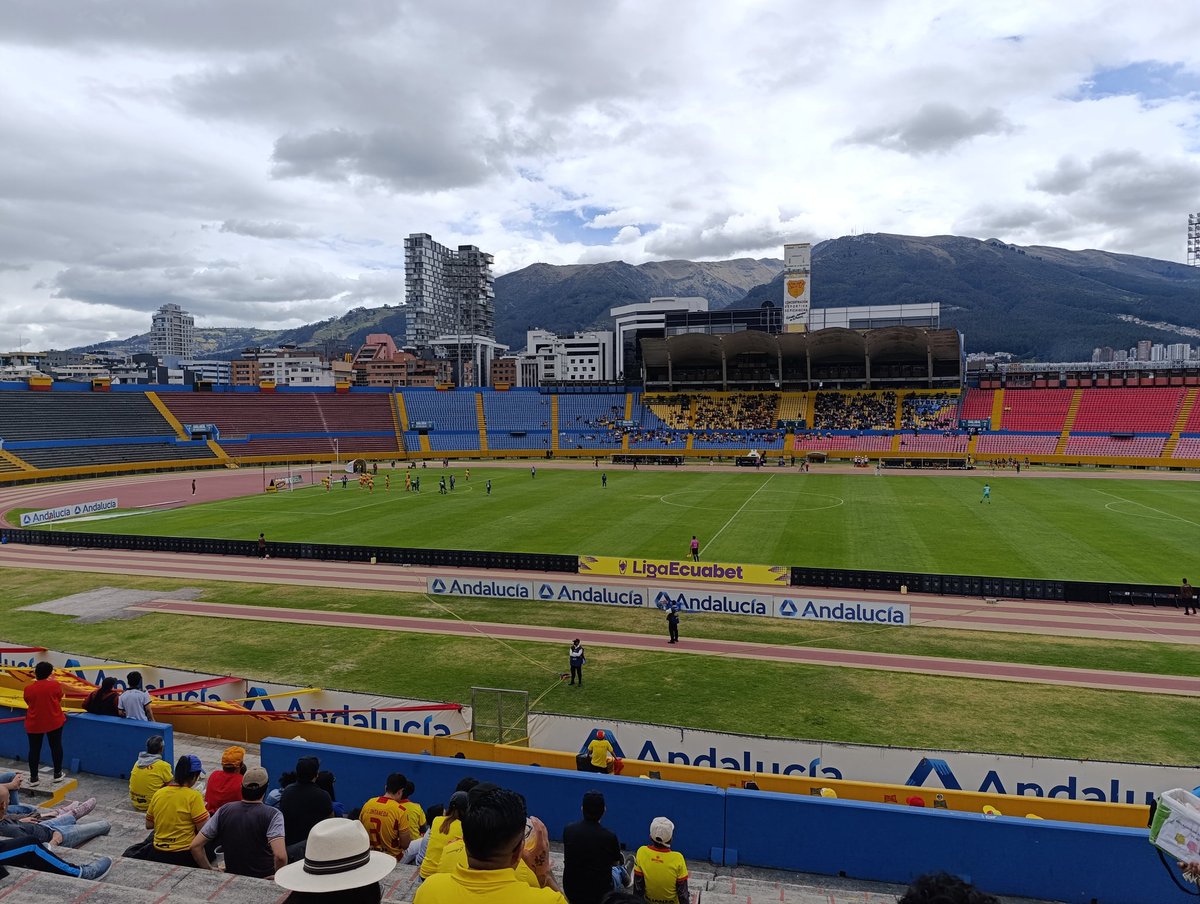 juanfrantacuri's tweet image. El Místico lo volvió hacer, regala el PT y ahora el @Aucas45 pierde con &quot;las justas&quot; 1-4 adelante ya vimos todo de Zambrano. Carcelén debe jugar más atrás, la defensa de LLORAR... Es lo que hay