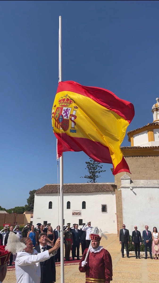 🇪🇸 IZADA DE BANDERAS | Esta mañana nos hemos trasladado al Monasterio de La Rábida en Palos de la Frontera (Huelva) para acompañar musicalmente la izada de las banderas de Andalucía y España, cuando se cumplen 533 años de la salida de las naves descubridoras del Puerto de Palos.