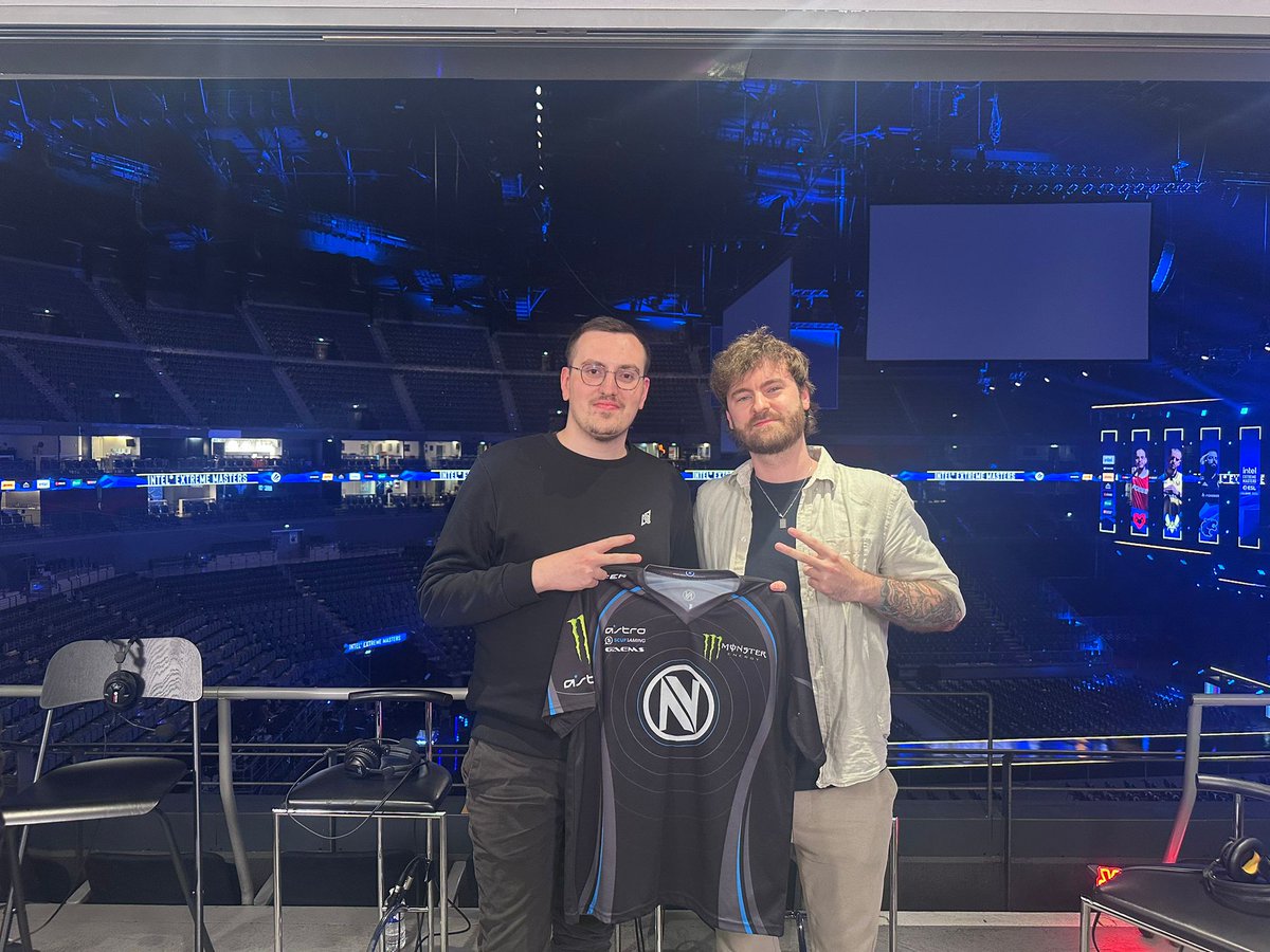 Premier événement en live, et quel bonheur ce fut. Ce qui était un simple rêve de gosse est devenu une réalité. On part de Cologne, des souvenirs plein la tête.
Une nouvelle fois, merci <a href="/neLendirekt/">neL</a> <a href="/CroissantStrike/">Croissant Strike</a> pour l’opportunité. ❤️
À bientôt, j’espère 🙏