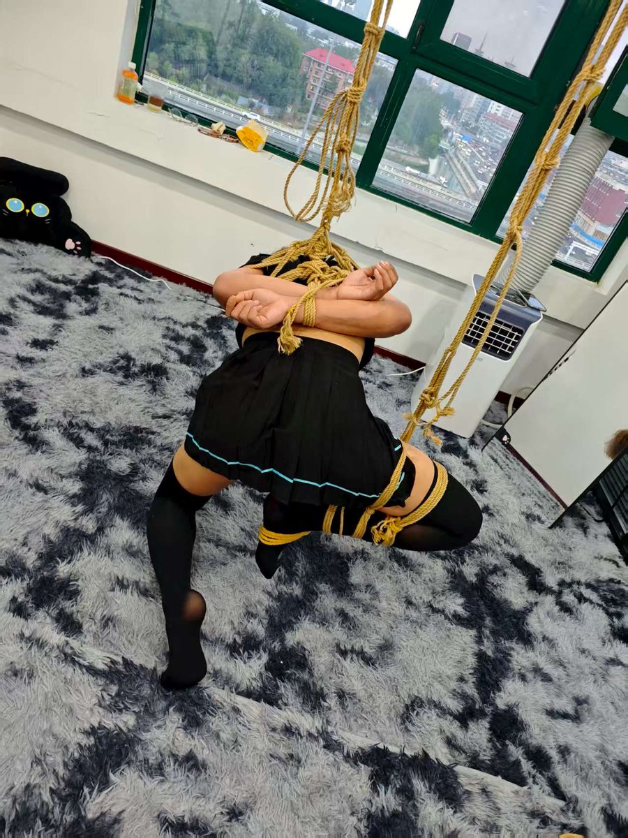 可爱的废物男娘～
开始雌堕啦～
雌性鸡鸡唯一用处就应该是锁起来供人欣赏而不是获得高潮哒！
#雌堕训练 #男娘改造 #废物唧唧 #拍蛋高潮 #投稿曝光 #雌堕学院 #男娘洗脑 #洗脑雌堕 #羞辱